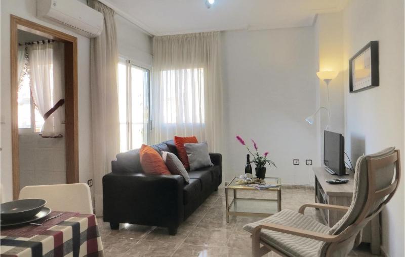 Stunning Apartment In Torrevieja With Wifi - image 12
