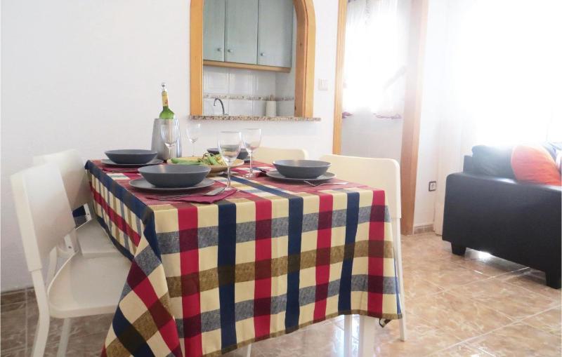 Stunning Apartment In Torrevieja With Wifi - image 3