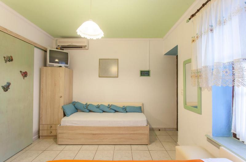 Studio with Sea View image 3