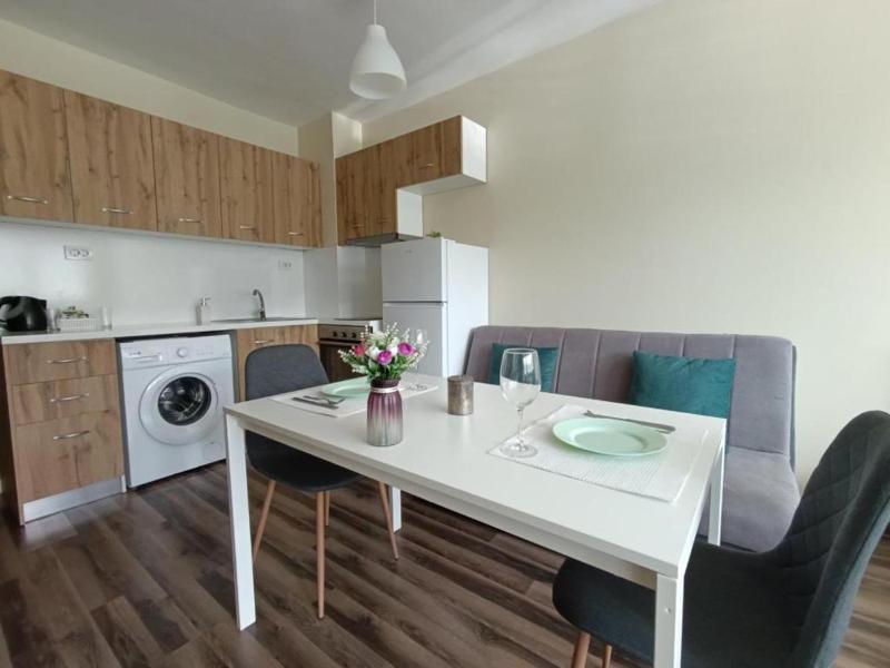 20th Residence Studio 11 - image 1