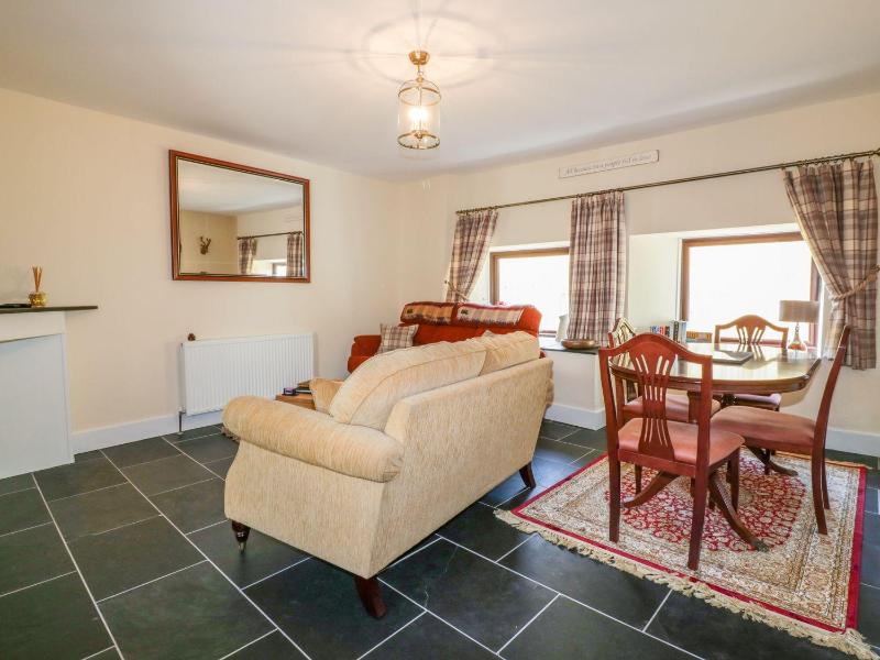 Camellia Cottage - image 10