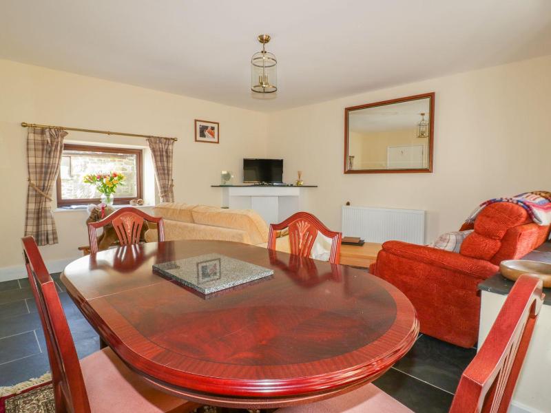 Camellia Cottage - image 25