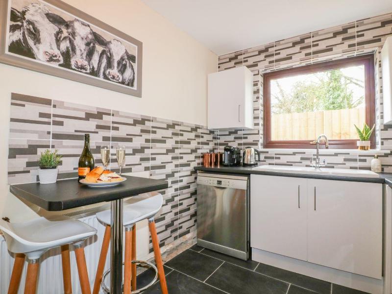Camellia Cottage - image 17
