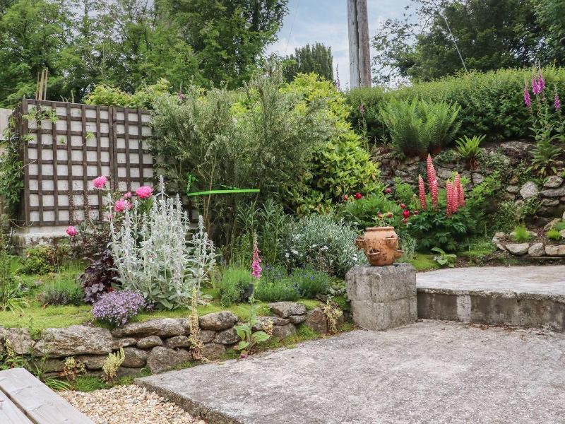 Camellia Cottage - image 27