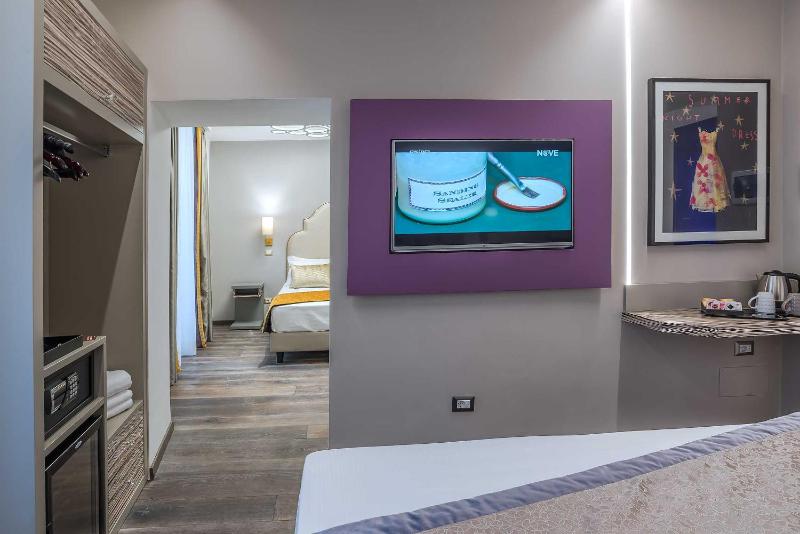 Family Room image 2
