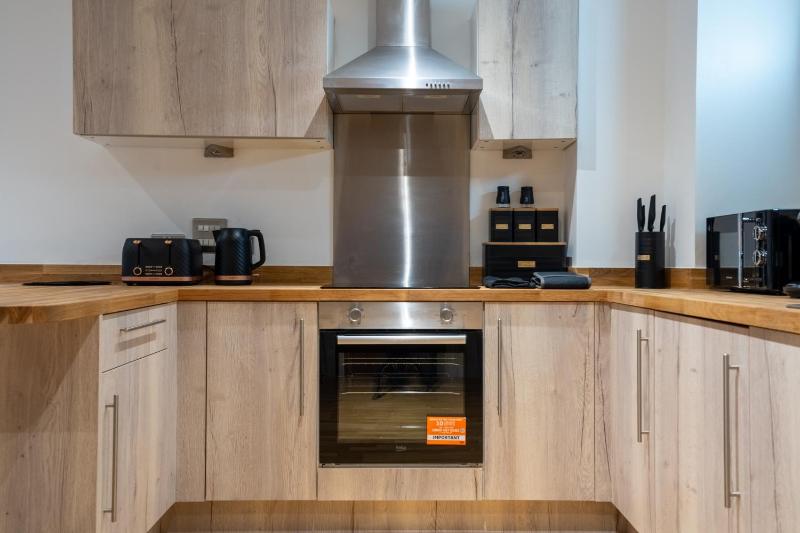 Spacious 2BR Apt - City Centre - Balcony - Parking - image 20