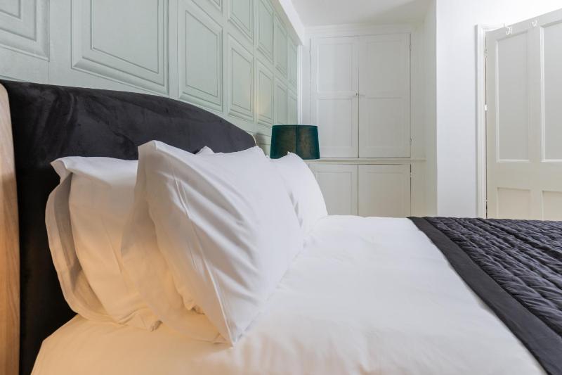 Eden Lawn - By Luxury Apartments - image 34