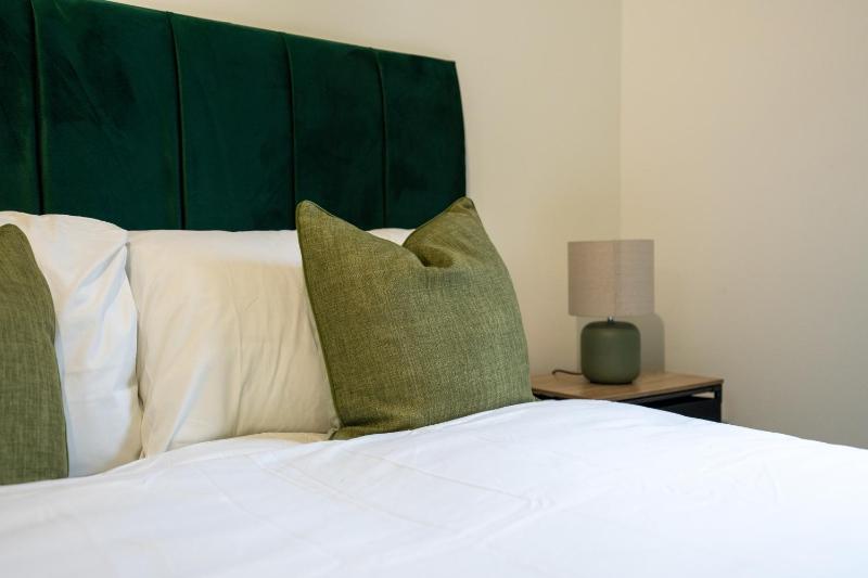 Spacious 2BR Apt - City Centre - Balcony - Parking - image 34