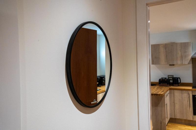 Spacious 2BR Apt - City Centre - Balcony - Parking - image 2
