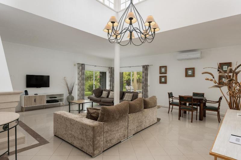 Vila Popa - Golf Front with Games Room by HD - image 45