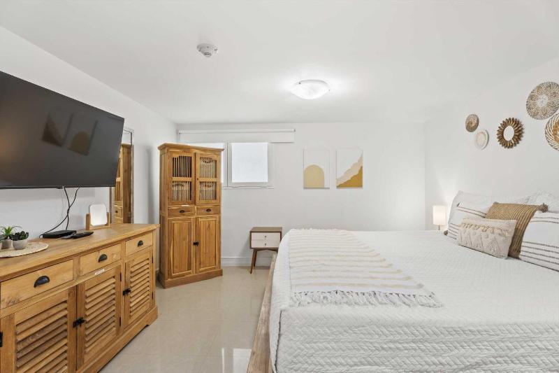 Eagle Beach-Best value-Island View 1BR condo-R362 - image 16