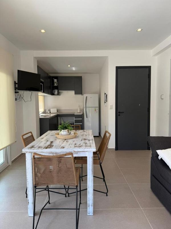 Departamento moderno y céntrico con pileta - image 22