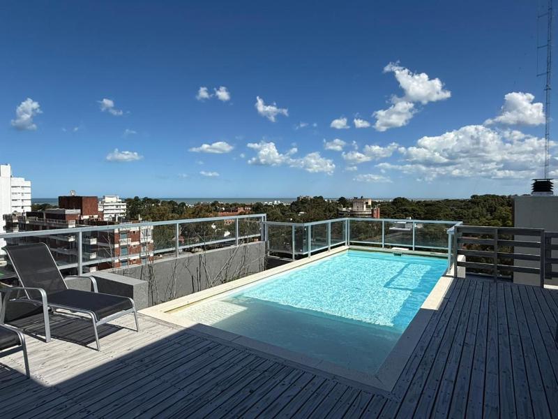 Departamento moderno y céntrico con pileta - image 14