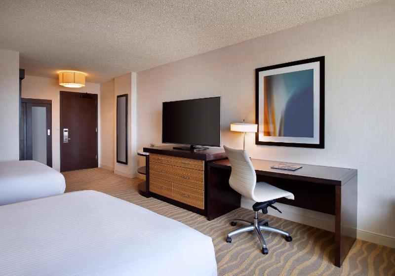 DoubleTree By Hilton San Diego Mission Valley - image 3