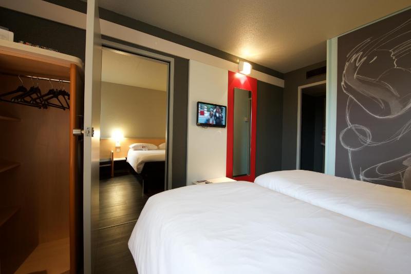 Double Room image 4