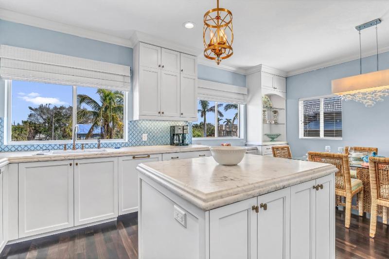 Beachside Haven - 650C - image 40