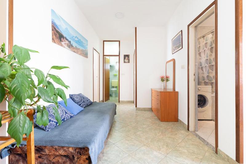 Apartments with parking space Kastel Stafilic Kastela - 24918 - image 4