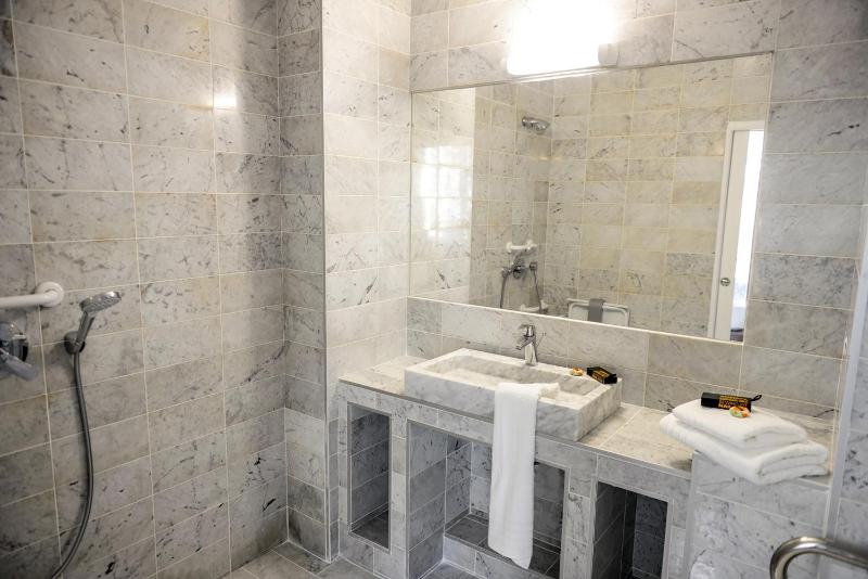 Double Room with Balcony image 2