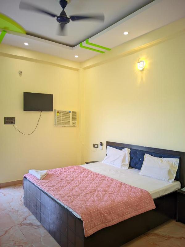 Hotel Pleasure Inn - image 12
