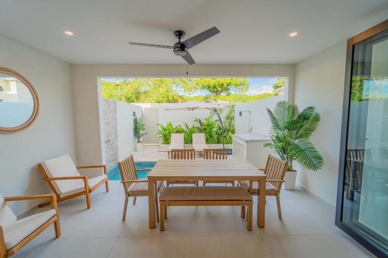 Stylish NEW 2BR Villa with Pool Walk to Beach - image 9