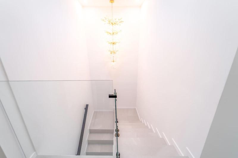 Stylish NEW 2BR Villa with Pool Walk to Beach - image 16