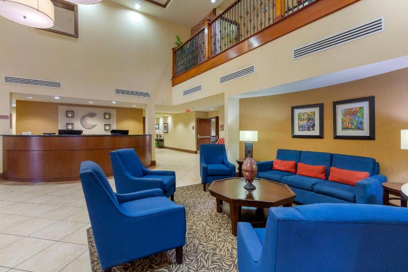 Comfort Suites Charleston West Ashley - image 2