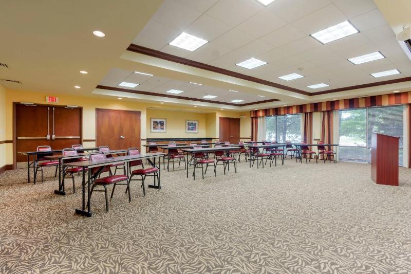 Comfort Suites Charleston West Ashley - image 21