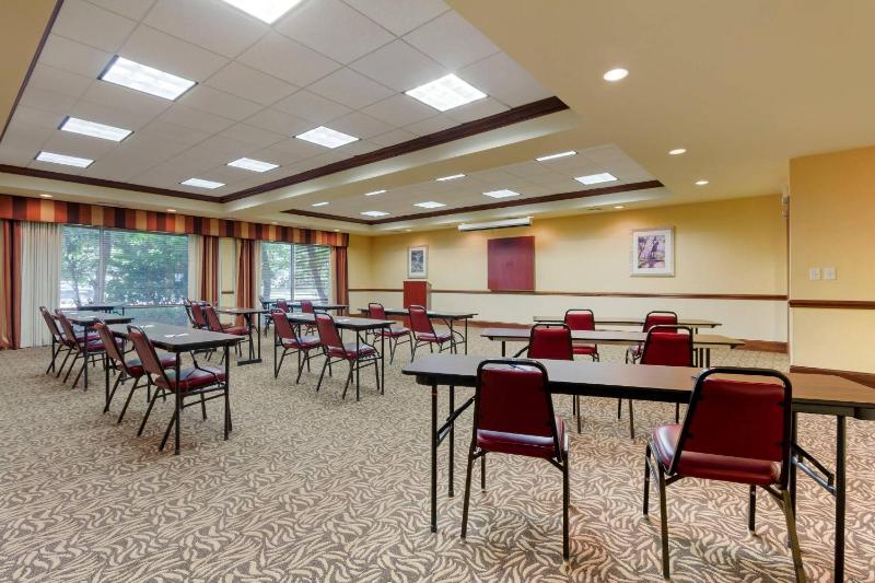 Comfort Suites Charleston West Ashley - image 33