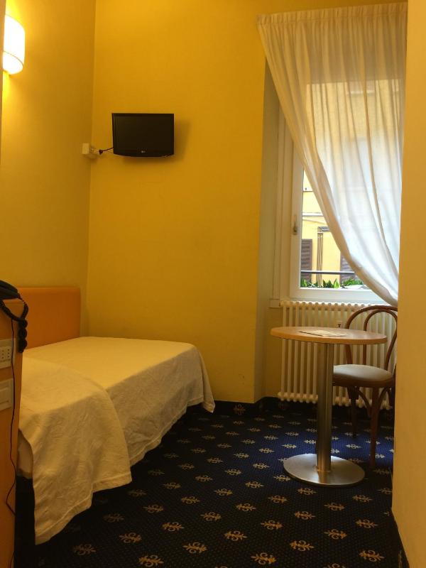 Single Room image 3