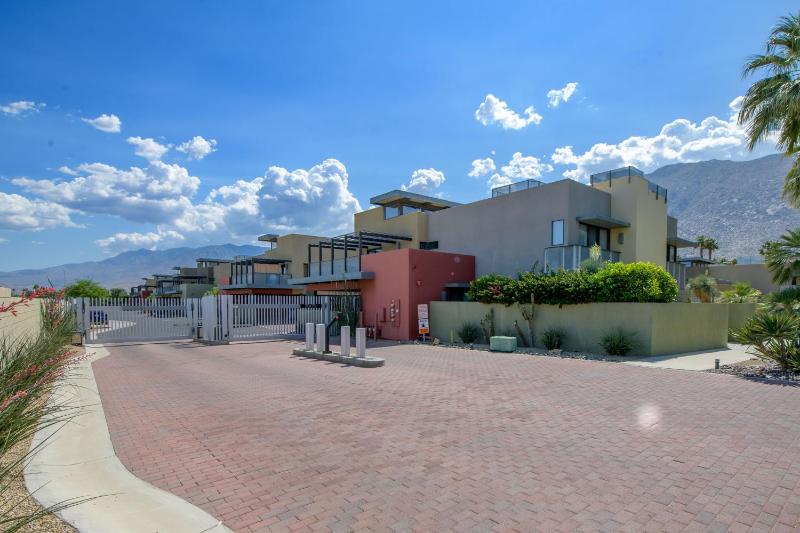 La Mirage Contemporary Home Plus Pool Exclusively Month Plus - image 36