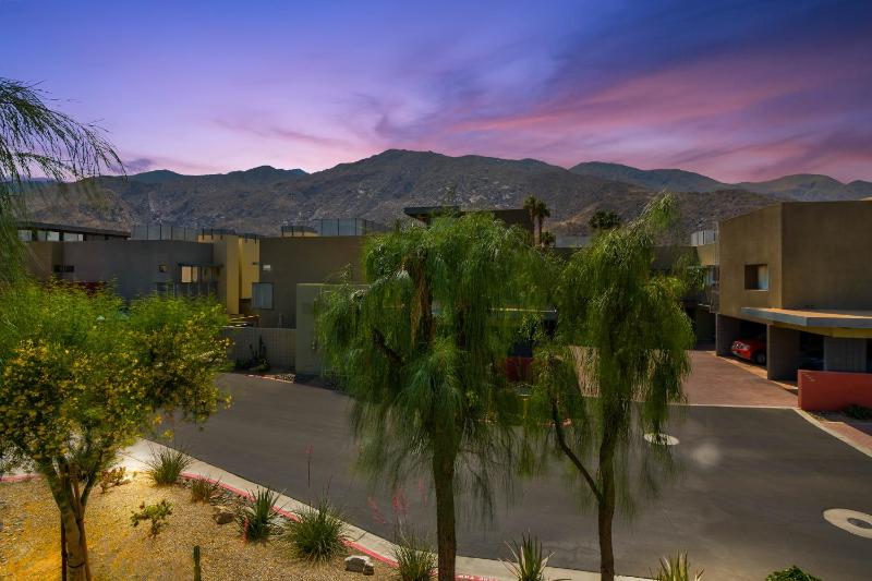 La Mirage Contemporary Home Plus Pool Exclusively Month Plus - image 16
