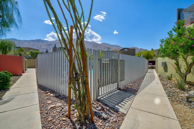 La Mirage Contemporary Home Plus Pool Exclusively Month Plus - image 17