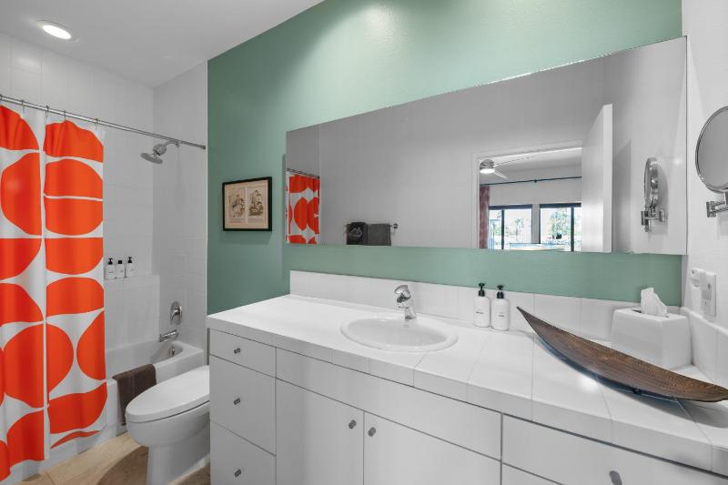 La Mirage Contemporary Home Plus Pool Exclusively Month Plus - image 10