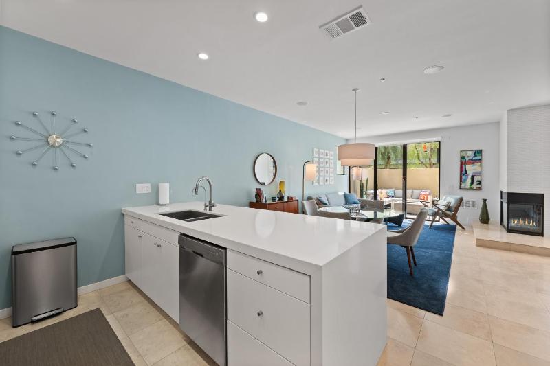 La Mirage Contemporary Home Plus Pool Exclusively Month Plus - image 21