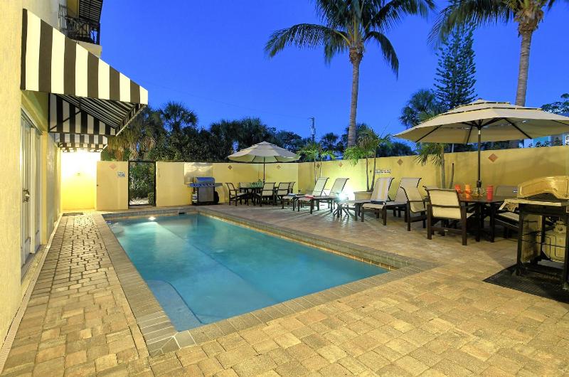 Monarch Villa - 5542 W - image 7
