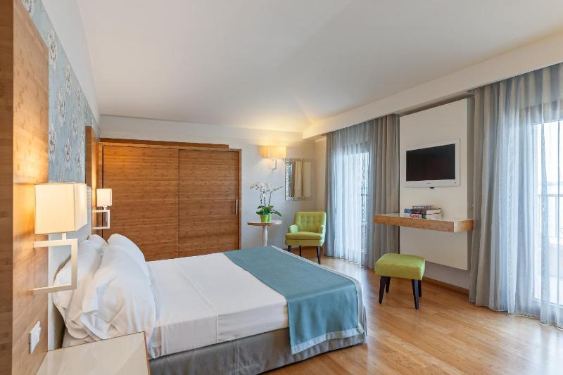 King Room Prestige with Lake View image 2