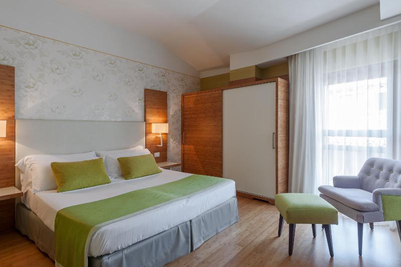 Economy Double or Twin Room image 2
