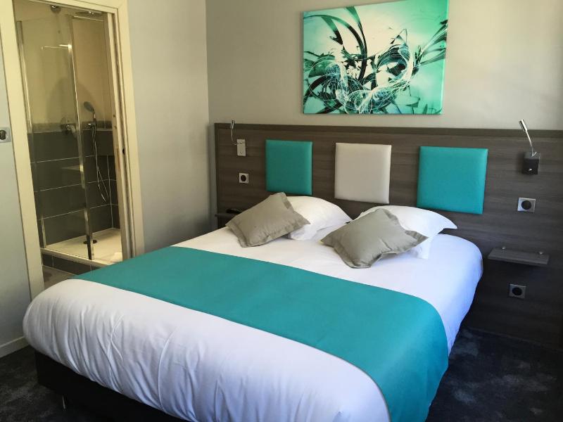 Double Room image 3