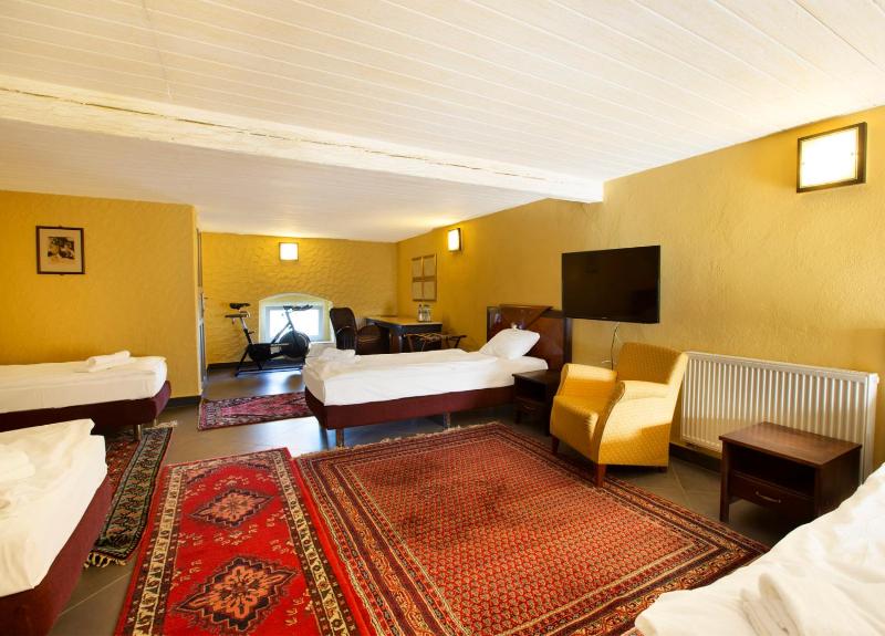 Double or Twin Room image 2