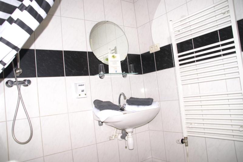 Double Room image 3