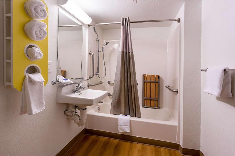 Quadruple Room - Disability Access image 3