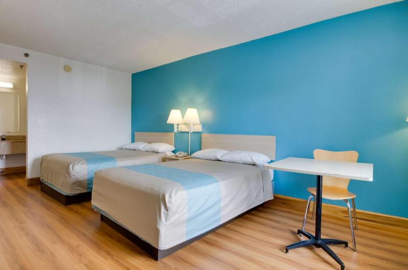 Quadruple Room - Non-Smoking image 3