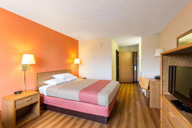 Deluxe King Room - Non-Smoking image 2