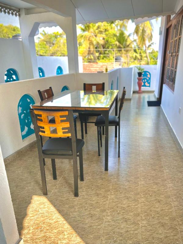 Apartment W Kitchen 5 Mins Beach 20 Mins Airport - image 14