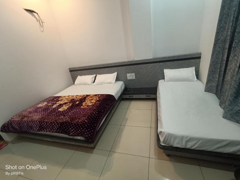 Hotel Madhuram 450 Mtr Ringus Railway STN - image 1