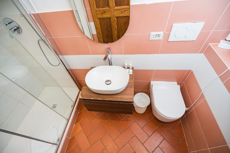 Roomy and elegant apartment by Piazza Pitti - image 14