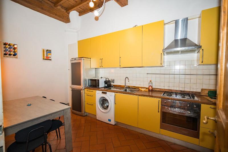 Roomy and elegant apartment by Piazza Pitti - image 9