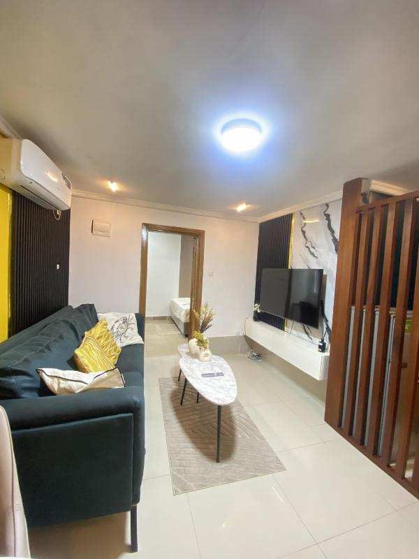 One-bedroom self-contained accommodation in a private villa - image 11