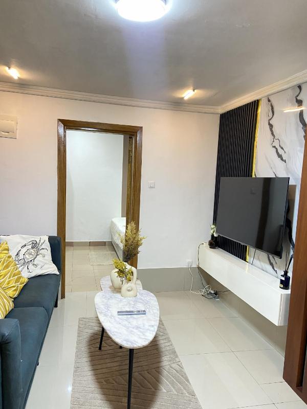 One-bedroom self-contained accommodation in a private villa - image 3