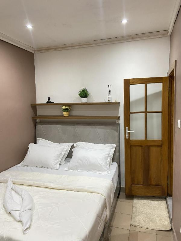 One-bedroom self-contained accommodation in a private villa - image 14